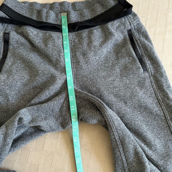 Lululemon Heathered Grey Fleece Interior Sweatpants - Picture 8 of 13